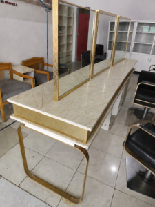 Bàn Gương Salon Tóc Cũ Gương Lớn Chân Inox Giá Rẻ Tại Lai Châu